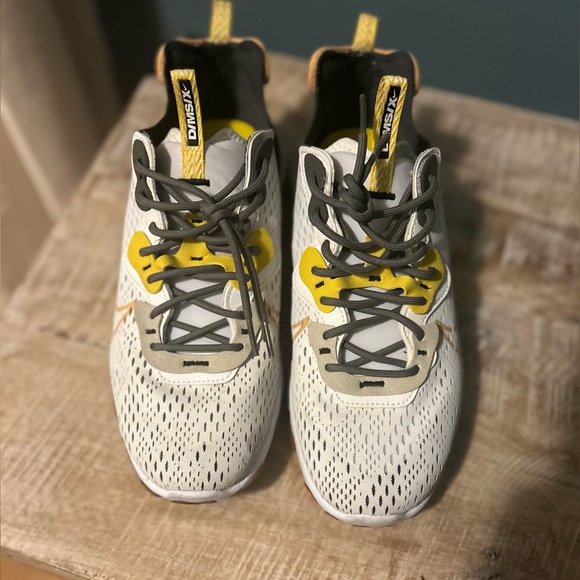 Nike React Vision Size 9.5 - Picture 5 of 10